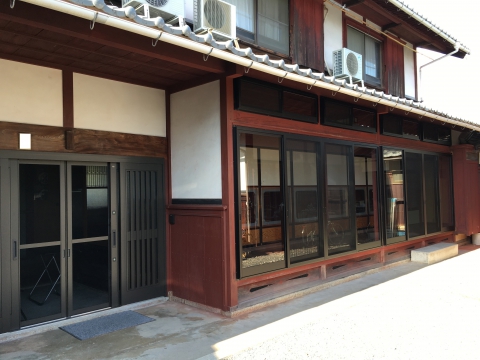 【彦根小泉店】縁側の木製建具からアルミサッシへグレードアップ！！